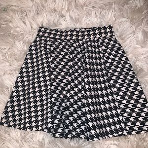 Large Houndstooth Black-and-White patterned skirt